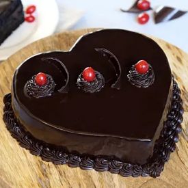 Chocolate Cake in heart ...